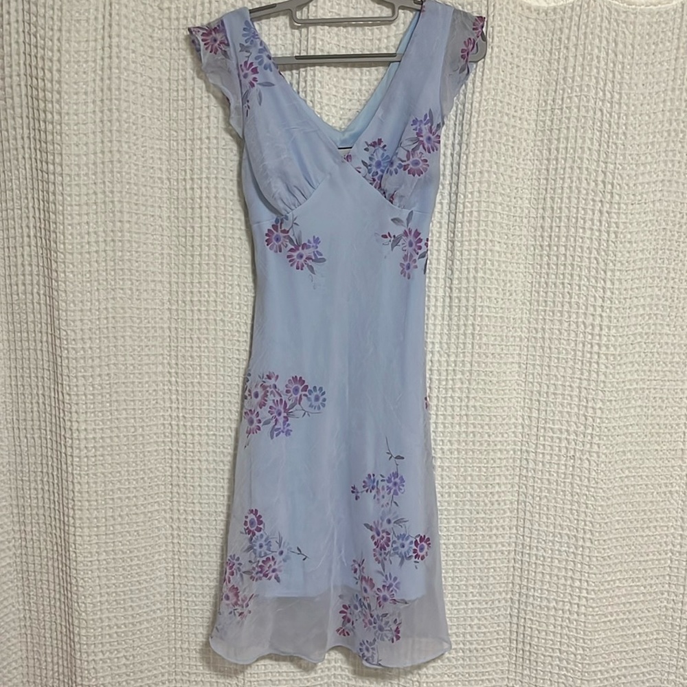 Vintage blue and purple floral midi dress!
so sweet, but fits tight for a 12.